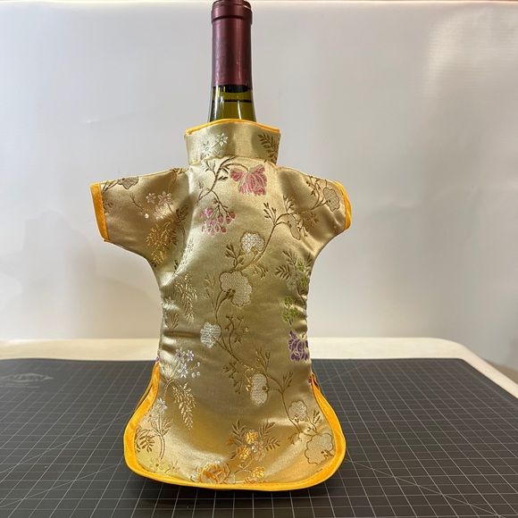 VGUC Asian themed wine bottle covers - Picture 3 of 5